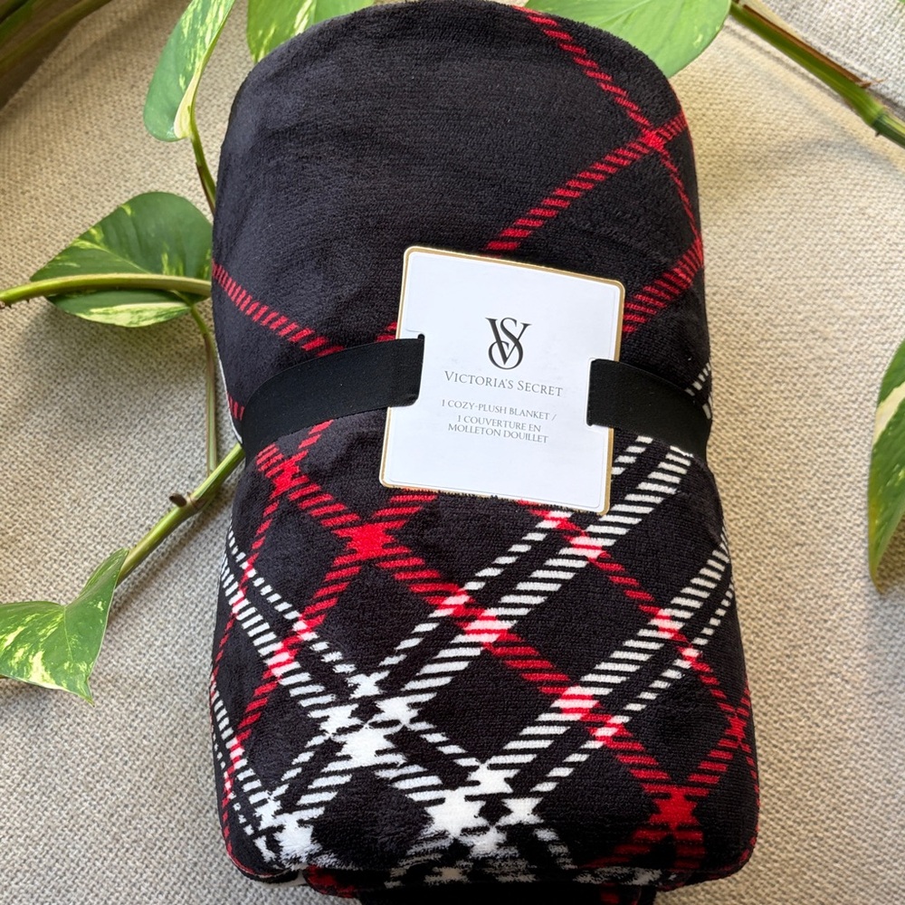 NWT Victoria’s Secret | Cozy Plush Blanket